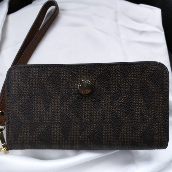 Michael Kors Jet Set Travel Large Phone Case Wristlet  Michael kors phone case wallet